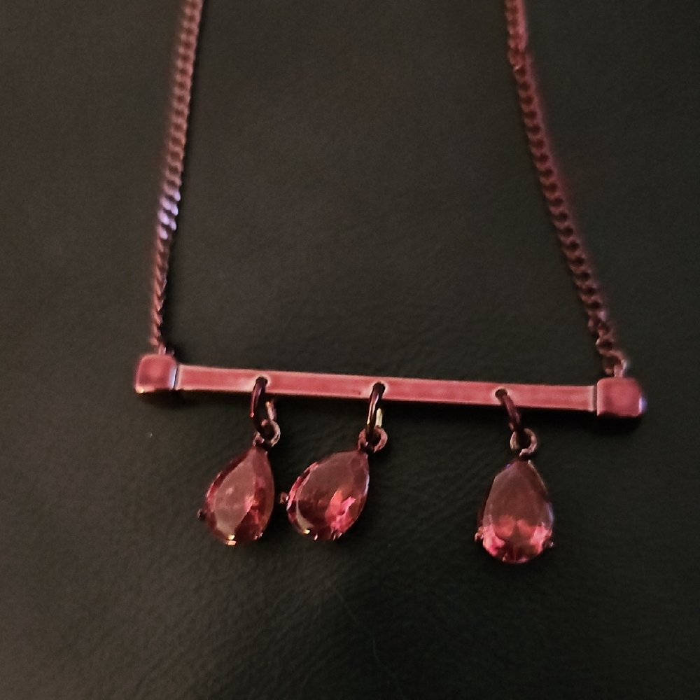 Elegant Pink/Red Teardrop Necklace